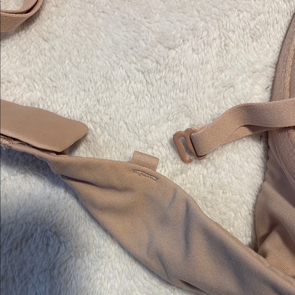 SKIMS Tan Bra - Picture 4 of 4